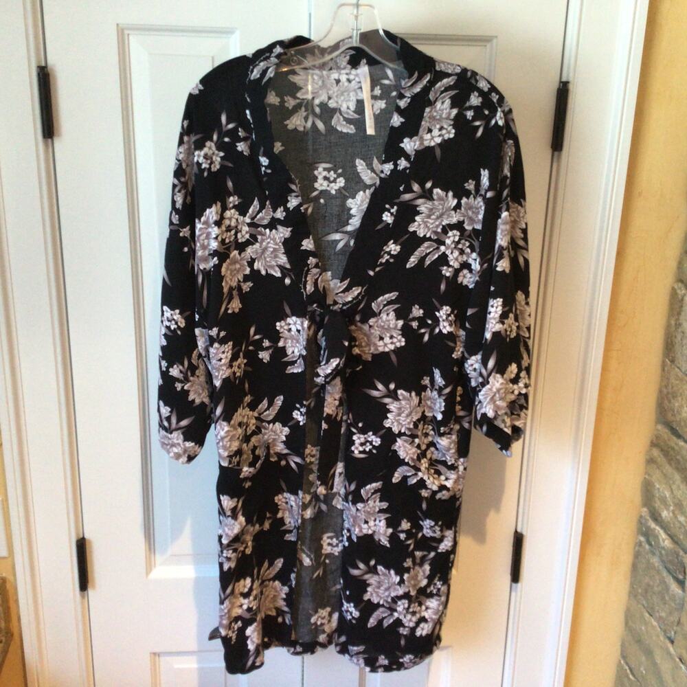 Spiritual Gangster Black Floral Robe